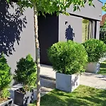 Nowoczesny Z Ogrodem